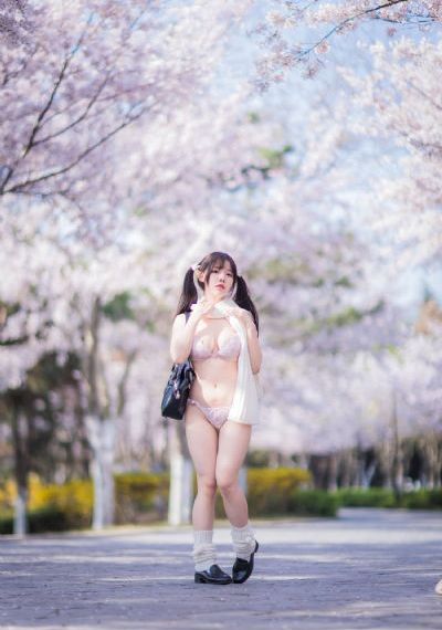 美女的咪咪