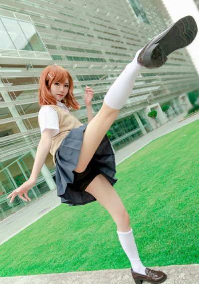 赤裸红唇