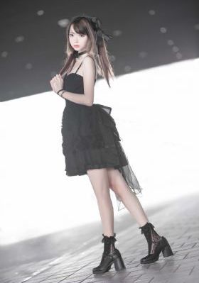 红衣小女孩