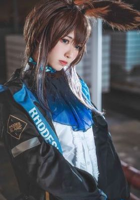 年上大佬掌心宠女儿救妈妈短剧
